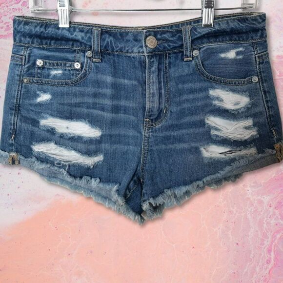 American Eagle Tomgirl Distressed Jean Shorts sz 4 - Picture 1 of 7